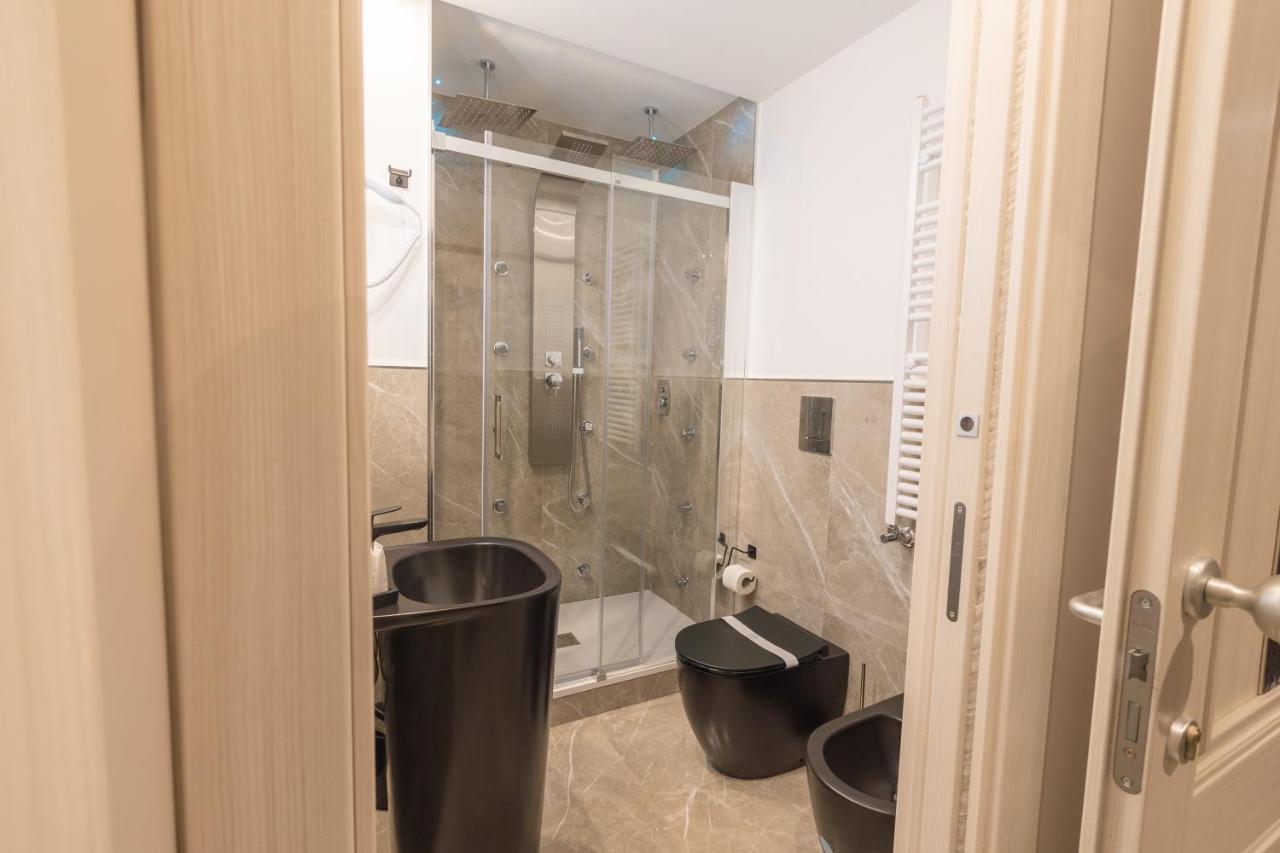 Maximum Exclusive Suite & Spa ปาแลร์โม ภายนอก รูปภาพ